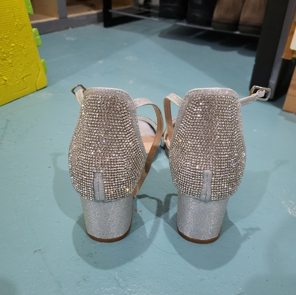 High heels size 7 US - Picture 3 of 3